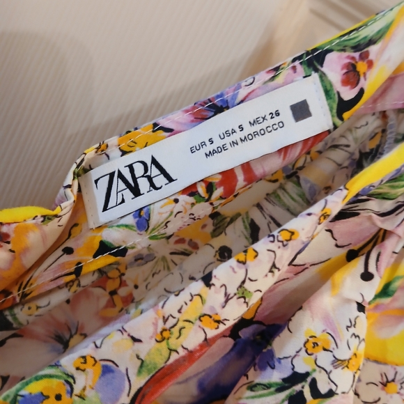 Zara Mini Ruched Floral Puff Sleeve Bodycon Dress Size Small - Picture 4 of 8